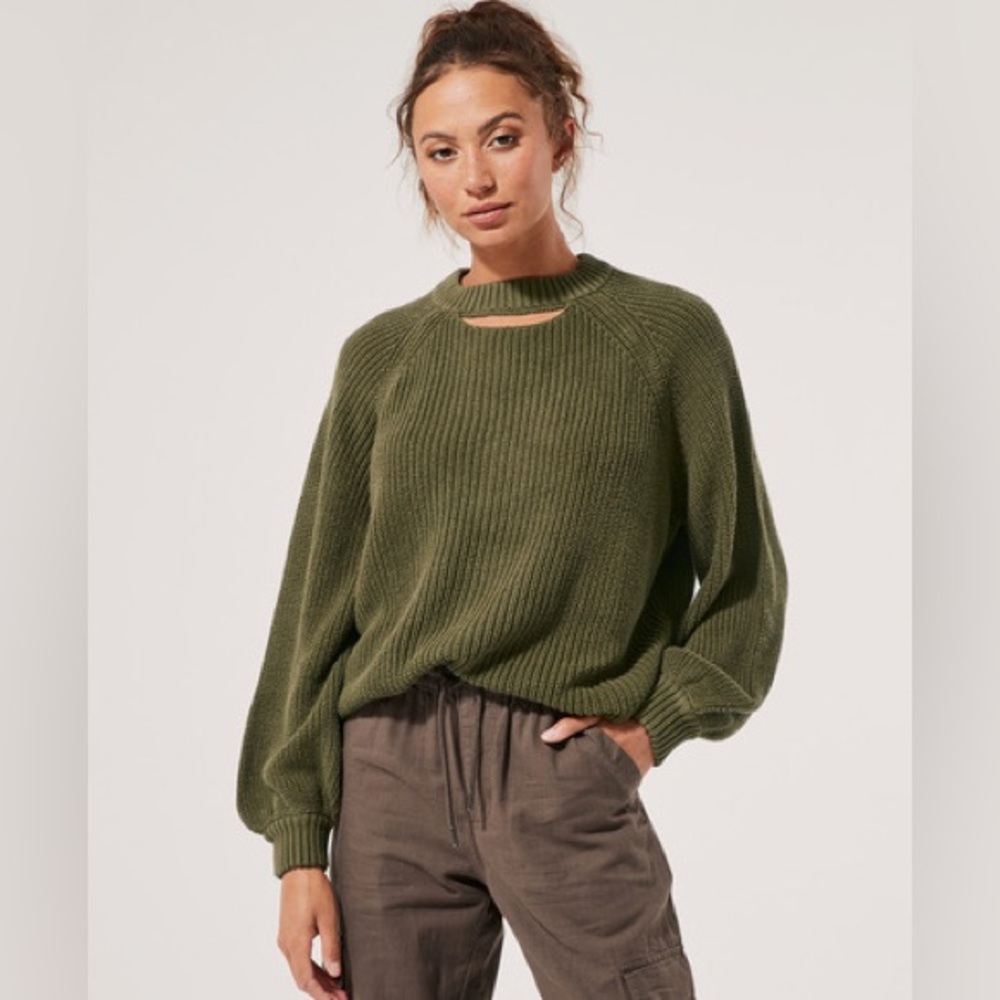 Pact Organic Cotton Peek-A-Boo Crewneck Sweater in Army Green